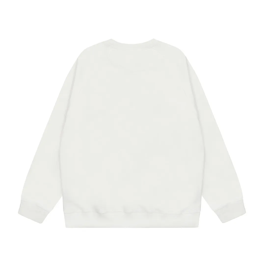 VIVI70# "Exclusive hot style" vivienne west wood West Queen Vivienne Saturn classic winning round neck sweatshirt 2024 top hot style No need to say more, directly open the details YB mold opening Correct overlock neckline details ⚠️The authentic product is the overlock threaded collar without a collar strip. Our family only makes the right version. We are careful to make sure that the first release of the Queen Mother on the whole network is correct. The full range of correct accessories and every detail is completely restored. Straight up to full Size: XS-L